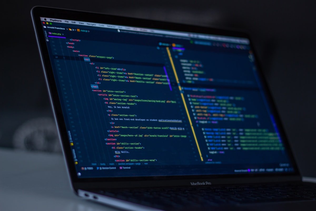 React vs Laravel comparison for Indian business websites